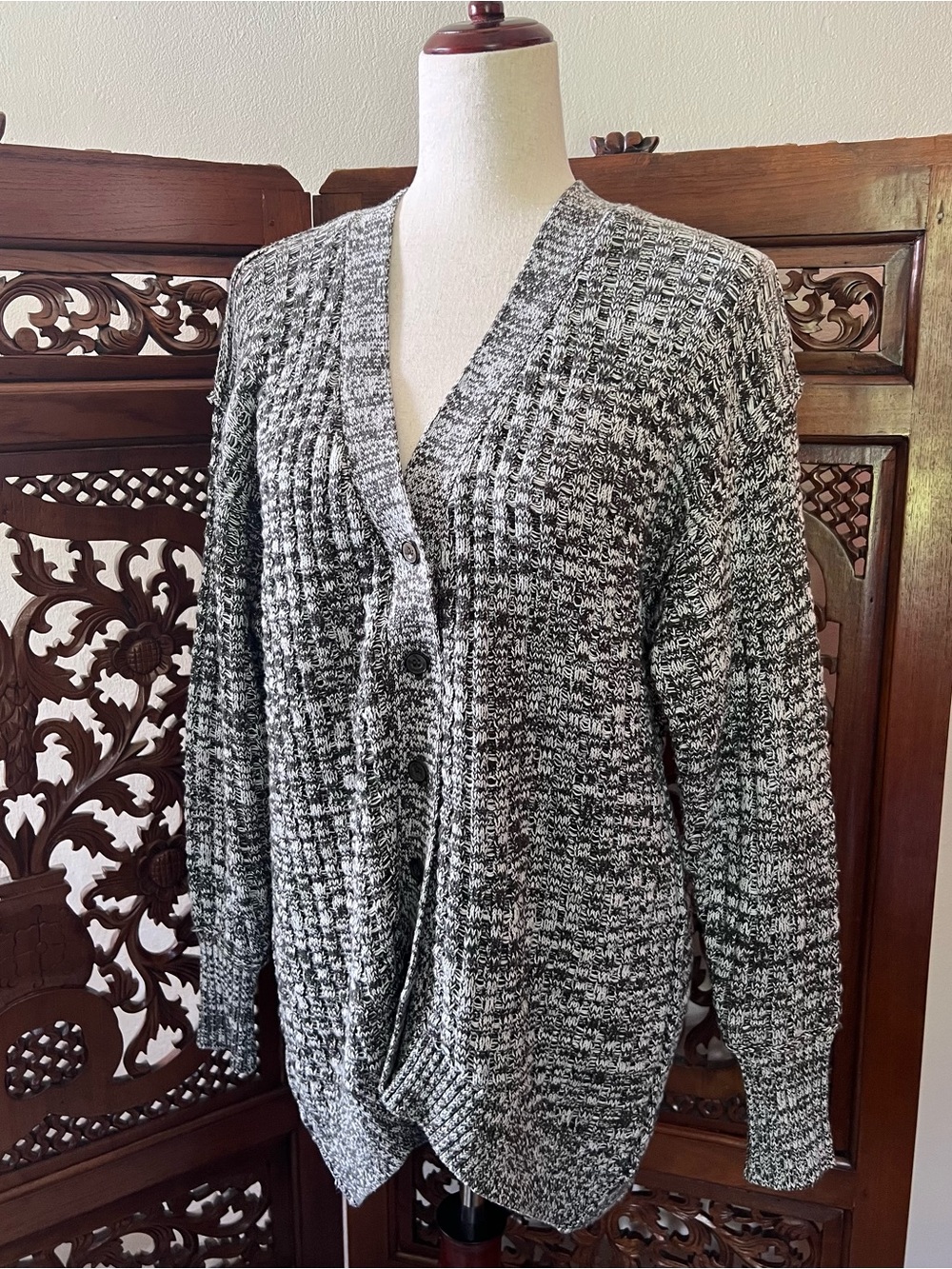 BDG Urban Outfitters Casual Gray Knit Slouchy V-Neck Buttoned Cardigan Sweater